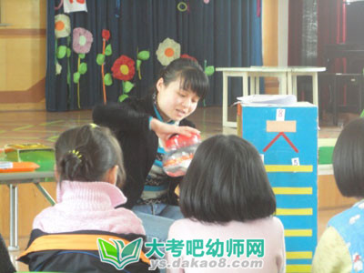 大班音乐教案：大头娃娃秧歌舞教案及教学反思配图三