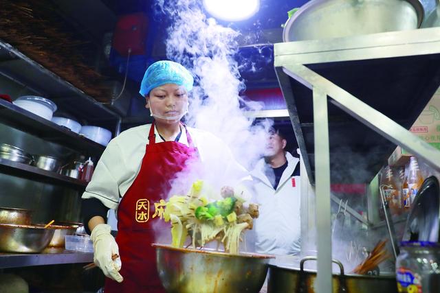 图片说明： 天水麻辣烫（视觉中国）