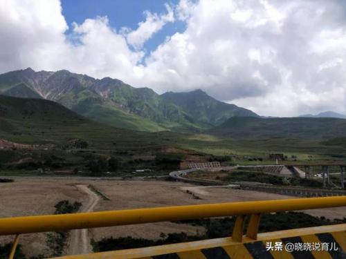 自驾青海湖，穿越最美拉脊山，海拔3800米的橡皮山顶看日落