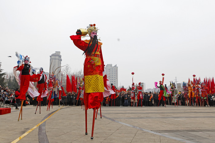 襄汾：多彩社火“闹”元宵-43740.jpg