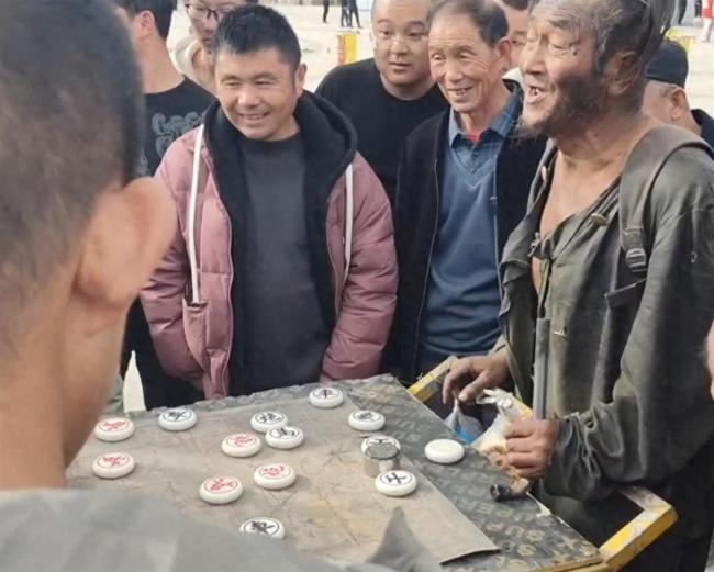 官方回应“棋王邓有邦”流浪街头：民间传说比较多！