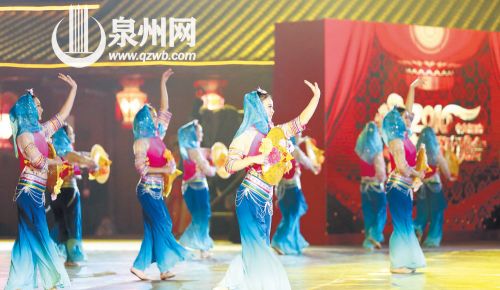 惠安女正进行舞蹈表演