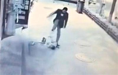 陕西被殴打男童父亲：不会再让儿子脱离视线