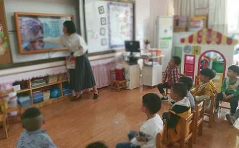 幼儿园中班《大头娃娃》教案（通用10篇）