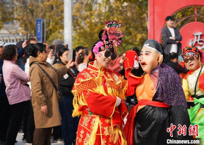 西宁民众舞社火乐享周末时光