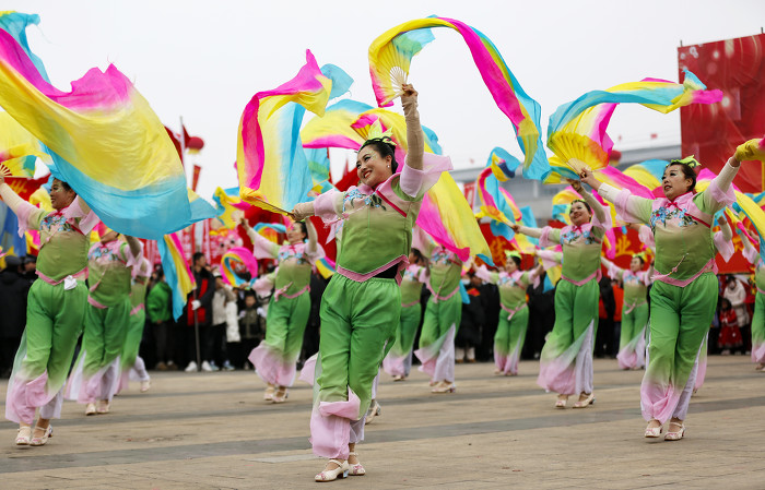 襄汾：多彩社火“闹”元宵-43745.jpg